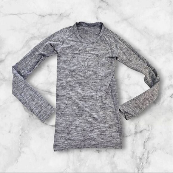 lululemon athletica Tops - Lululemon Size 2 Gray Long Sleeve Swiftly